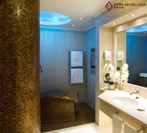 Doccia con Chaise Longue- camera suite - Hotel Motel Aeroporto Linate