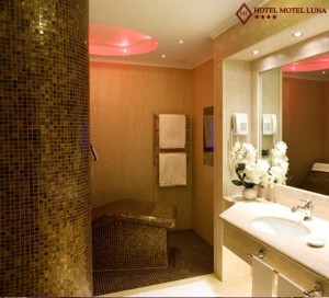 Doccia con Chaise Longue- camera suite - Hotel Motel Aeroporto Linate