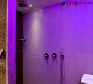 Doccia con Chaise Longue cromoterapia - camera suite - Hotel Motel Aeroporto Linate