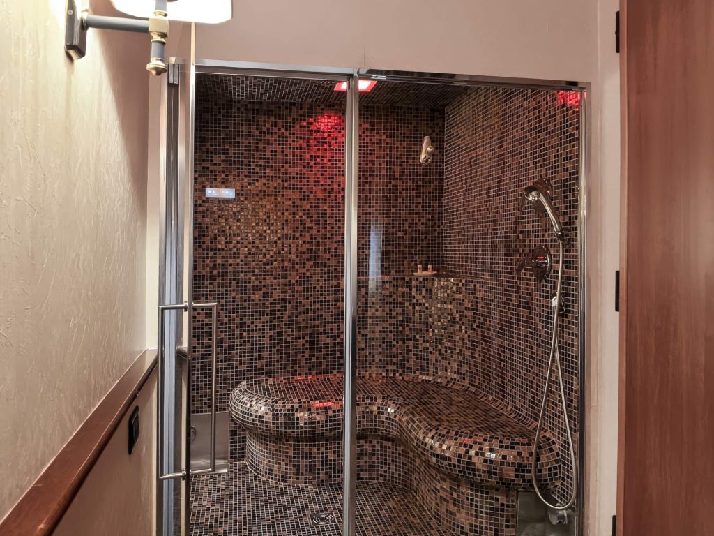 Bagno turco privato in mosaico dentro la Royal Suite, Hotel Motel Luna vicino a Linate